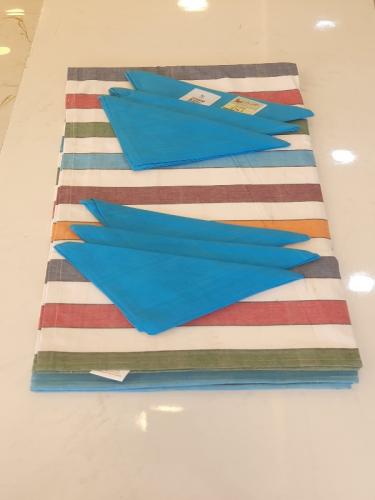 EXPORT TABLE CLOTH AND NAPKINS 150X200 40X40 CM